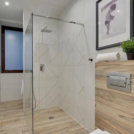 Center 2 By Grand Apartment *