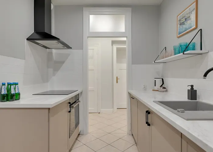 Center 2 By Grand Apartment